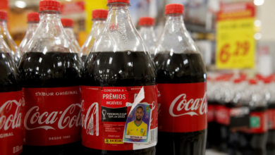 Coca-Cola recolhe garrafas após furto de figurinhas