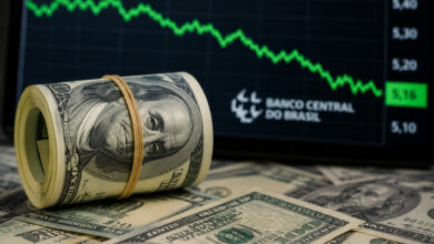Dólar cai com expectativa por leilões do BC