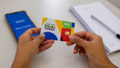Famílias do Bolsa Família recebem cobertores do Cras