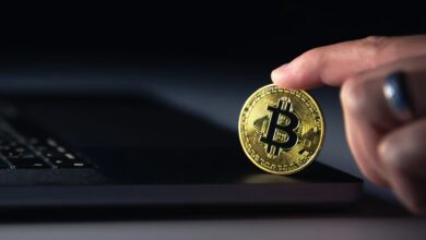 Bitcoin cai com crise global e pressão do Fed
