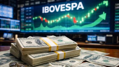 Ibovespa sobe 2,44% e mira novas máximas