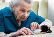Idosos de 60 anos recebem valor extra em julho
